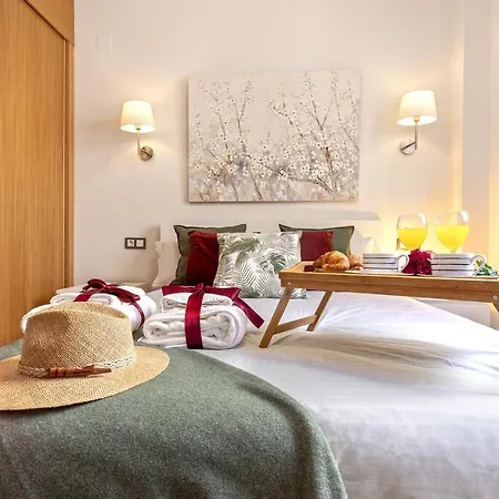 -malagasunapts-romantic Private Terrace&shared Pool * מאלגה